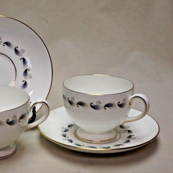 Wedgwood Bone China England Set of 2 Stardust Footed Tea Cups and Saucers. R4292 - Picture 5 of 16